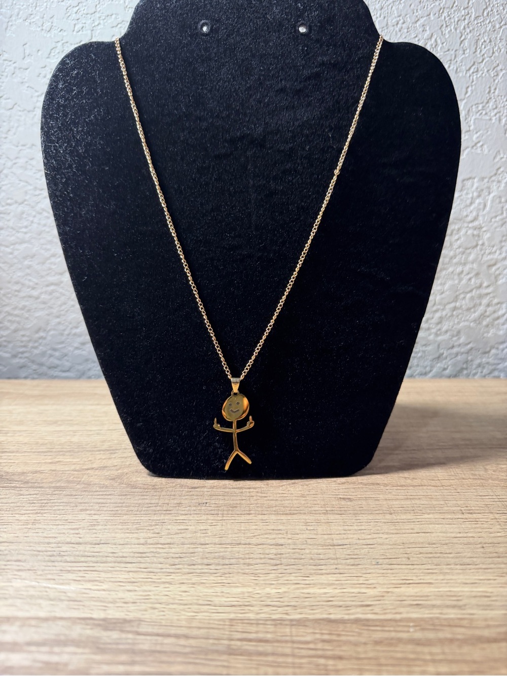 Source Unknown Gold Stick-Figure Smile Pendant Necklace